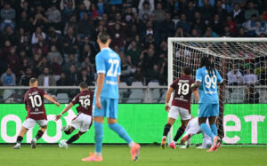 Giovanni Simeone scorer mod Napoli.