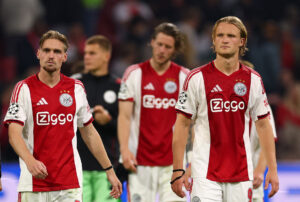 Kasper Dolberg med nogle af sine holdkammerater i Ajax Amsterdam.