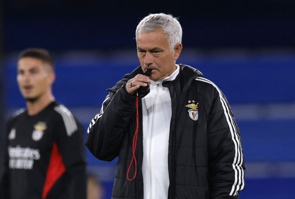 José Mourinho fløjter i sin fløjte.