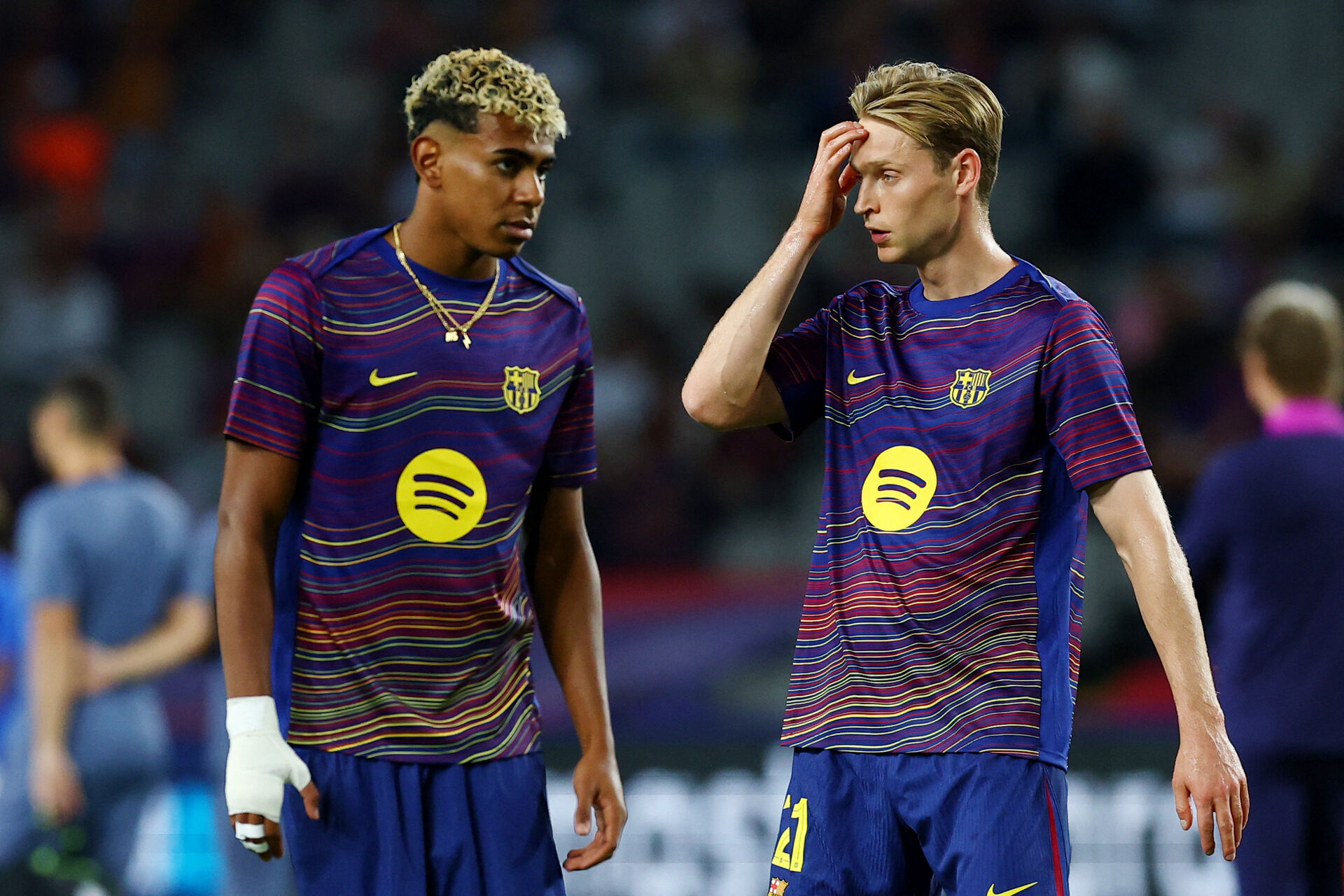 Frenkie de Jong sammen med Lamine Yamal under en kamp for FC Barcelona.