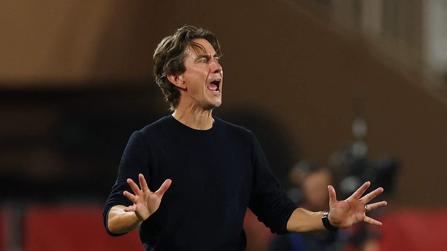 Thomas Frank råber og gestikulerer