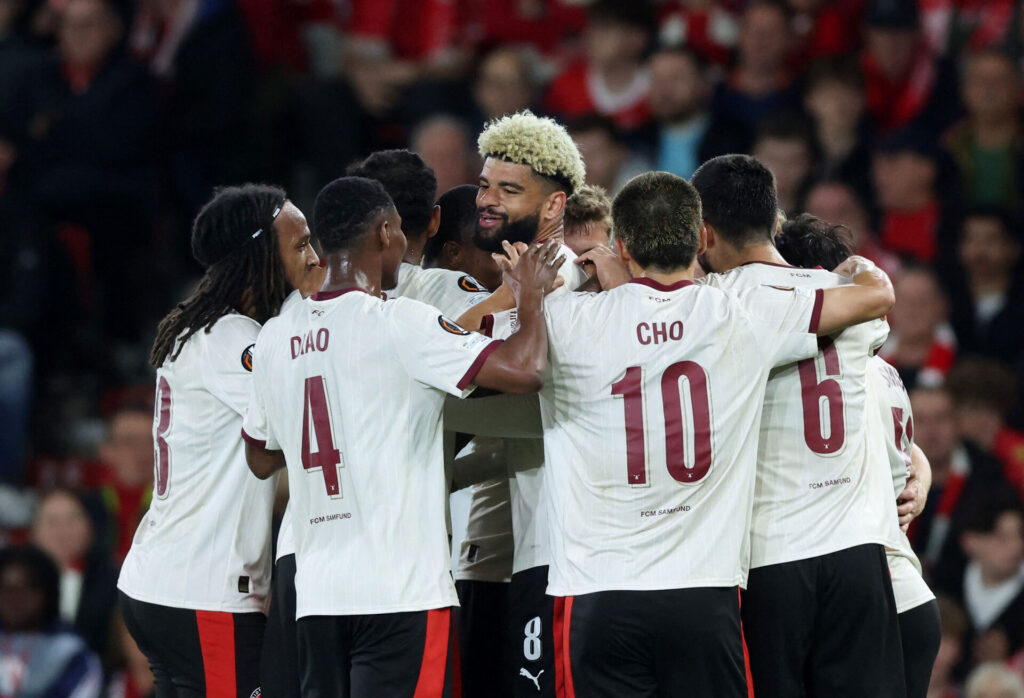 FC Midtjylland-spillerne fejrer et mål mod Nottingham Forest.