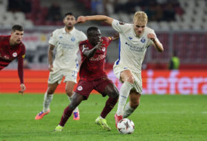 Victor Froholdt dribler med bolden