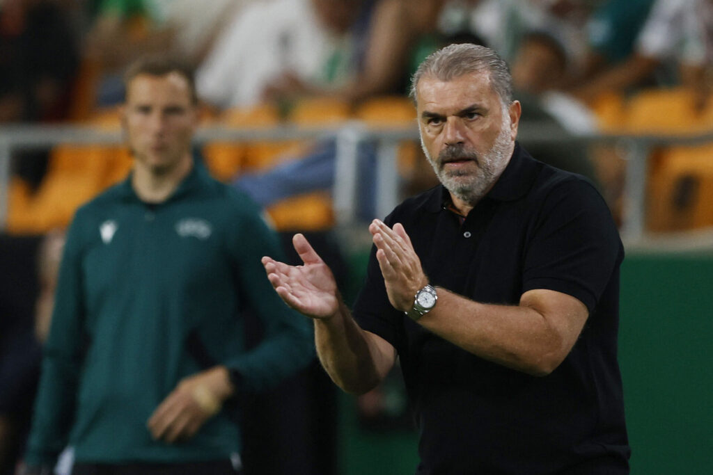 Postecoglou klapper i hænderne