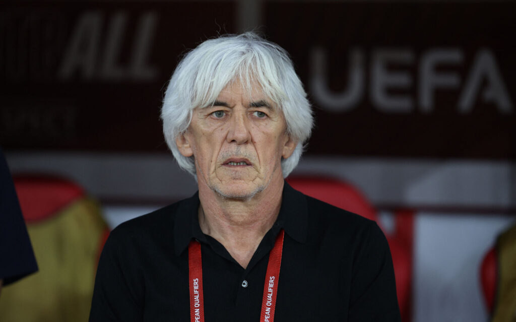 Ivan Jovanovic under en landskamp med Grækenland