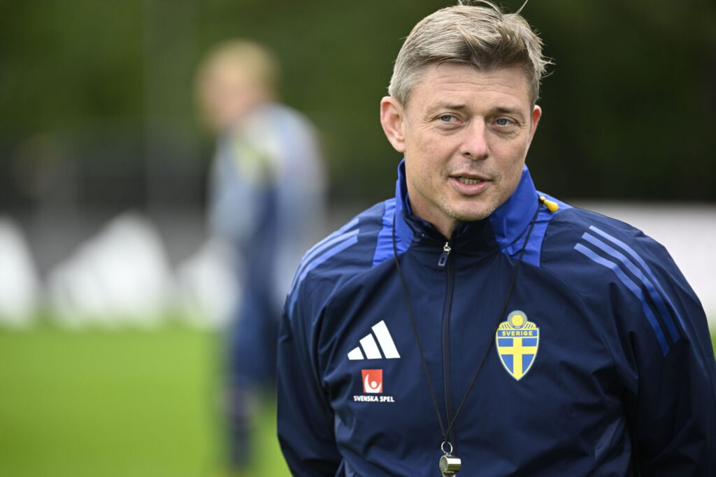 Jon Dahl Tomasson til træning for det svenske landshold.