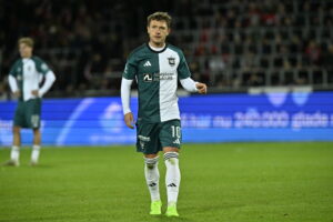 Mikkel Duelund i kamp for Vejle Boldklub.