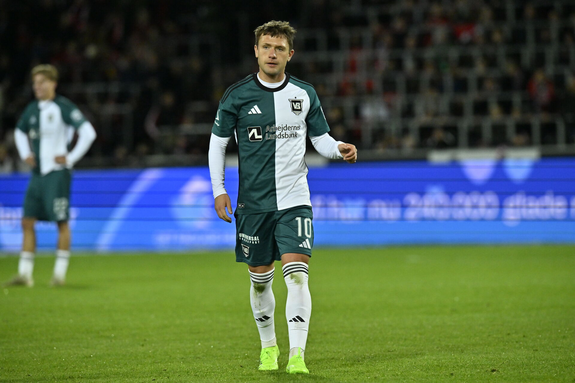 Mikkel Duelund i kamp for Vejle Boldklub.