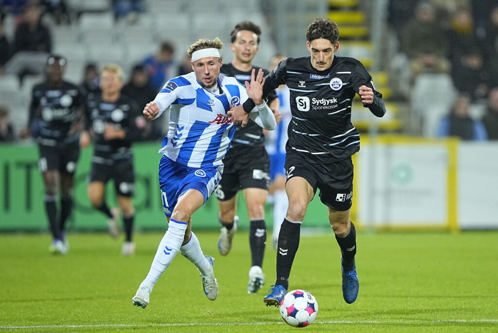 Sønderjyske fører bolden frem mod OB.