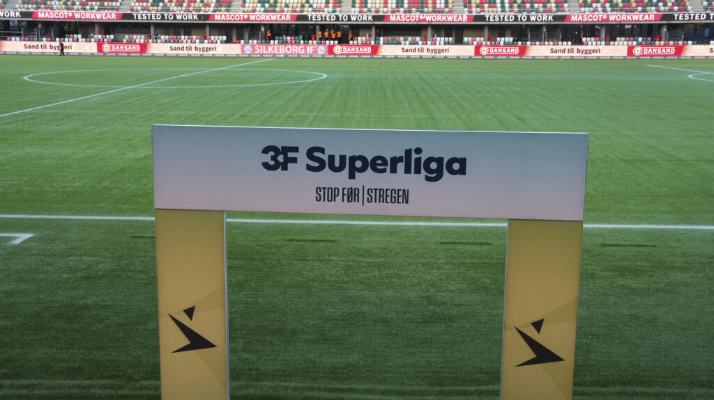 Superliga-skilt på Jysk Park