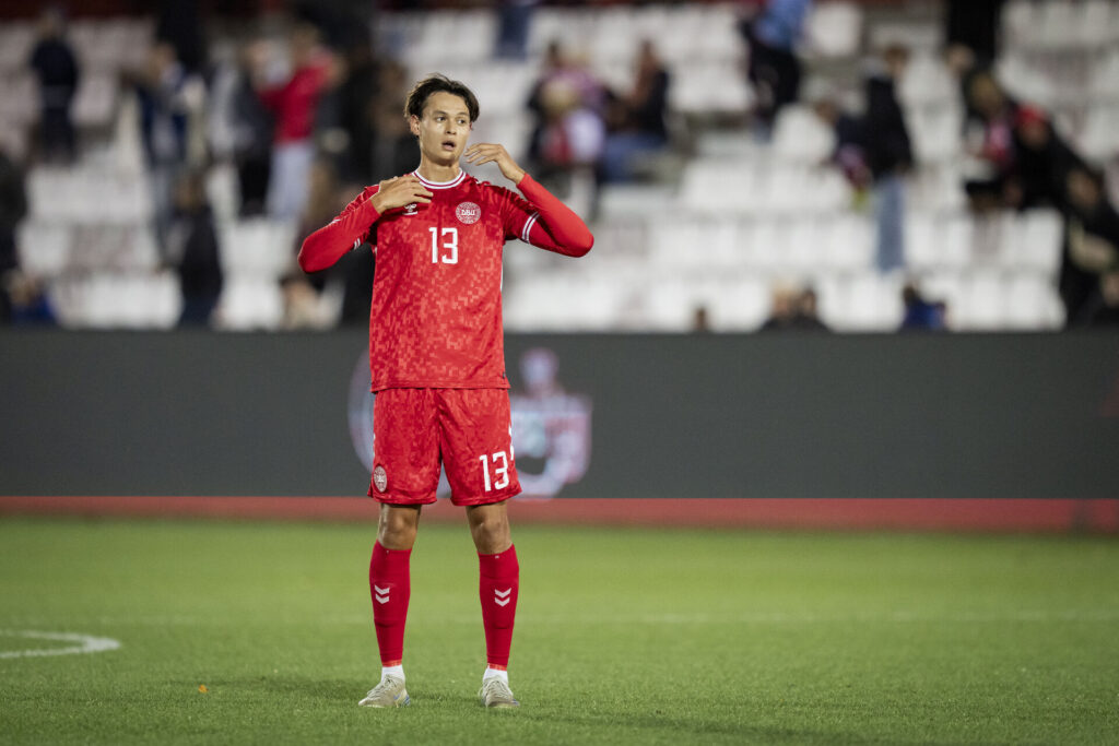 Tobias Storm under en kamp for Danmark.