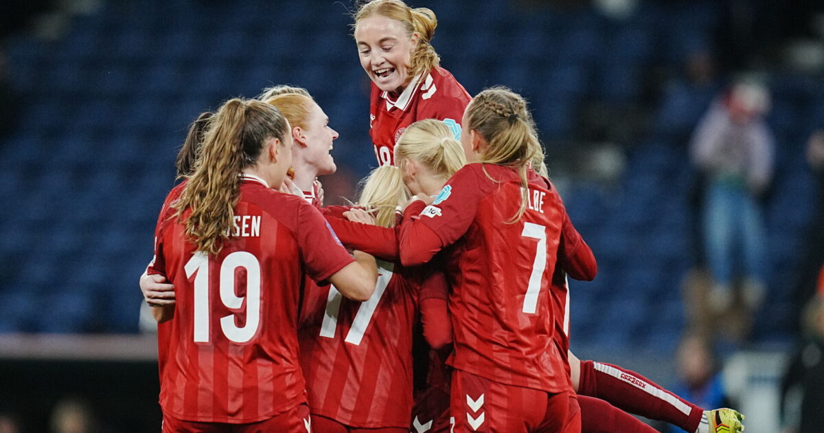 Kølige Kühl og Harder sikrer Danmark sejren i Parken Foto: Liselotte Sabroe/Ritzau Scanpix