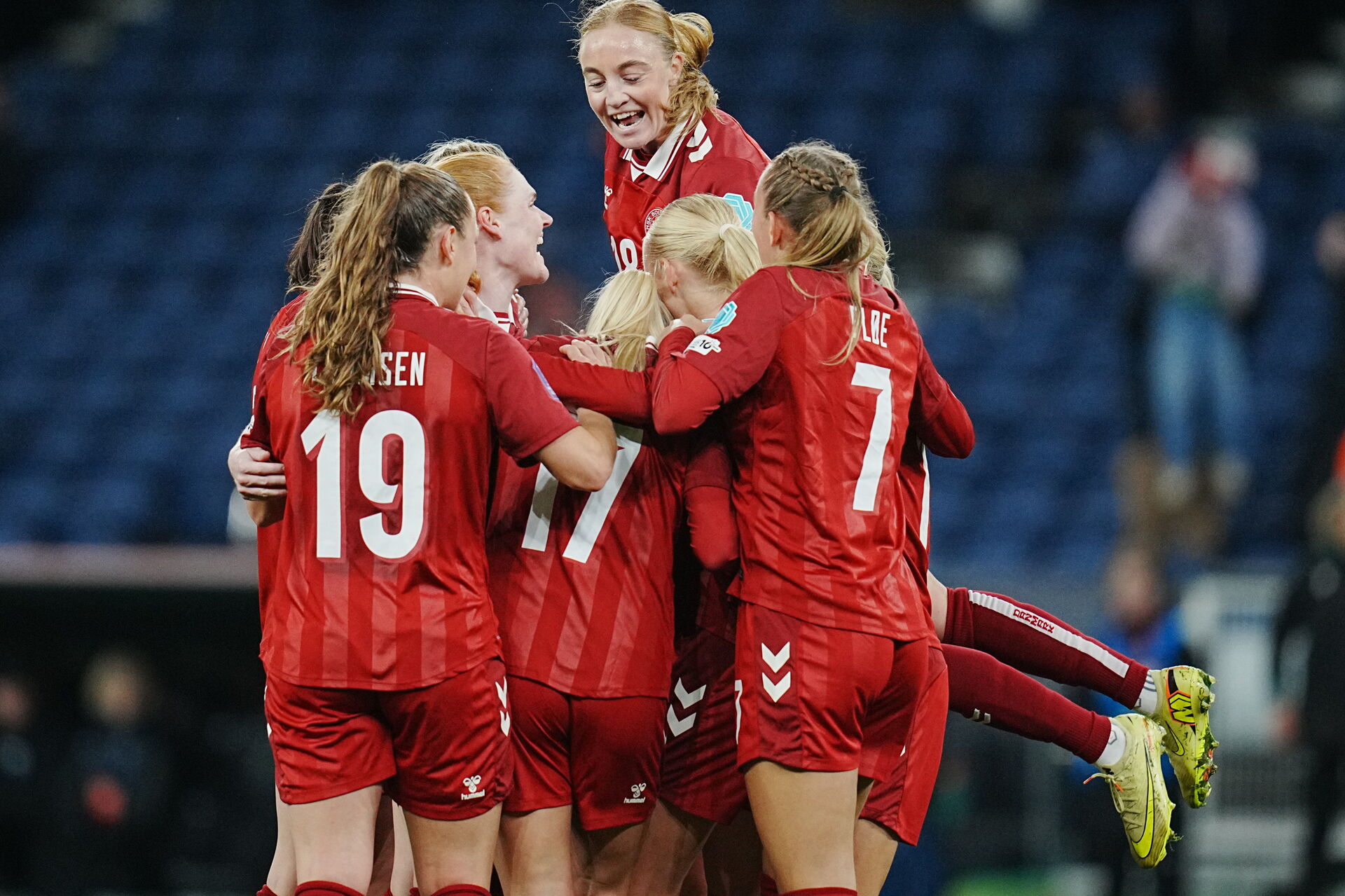 Kølige Kühl og Harder sikrer Danmark sejren i Parken foto