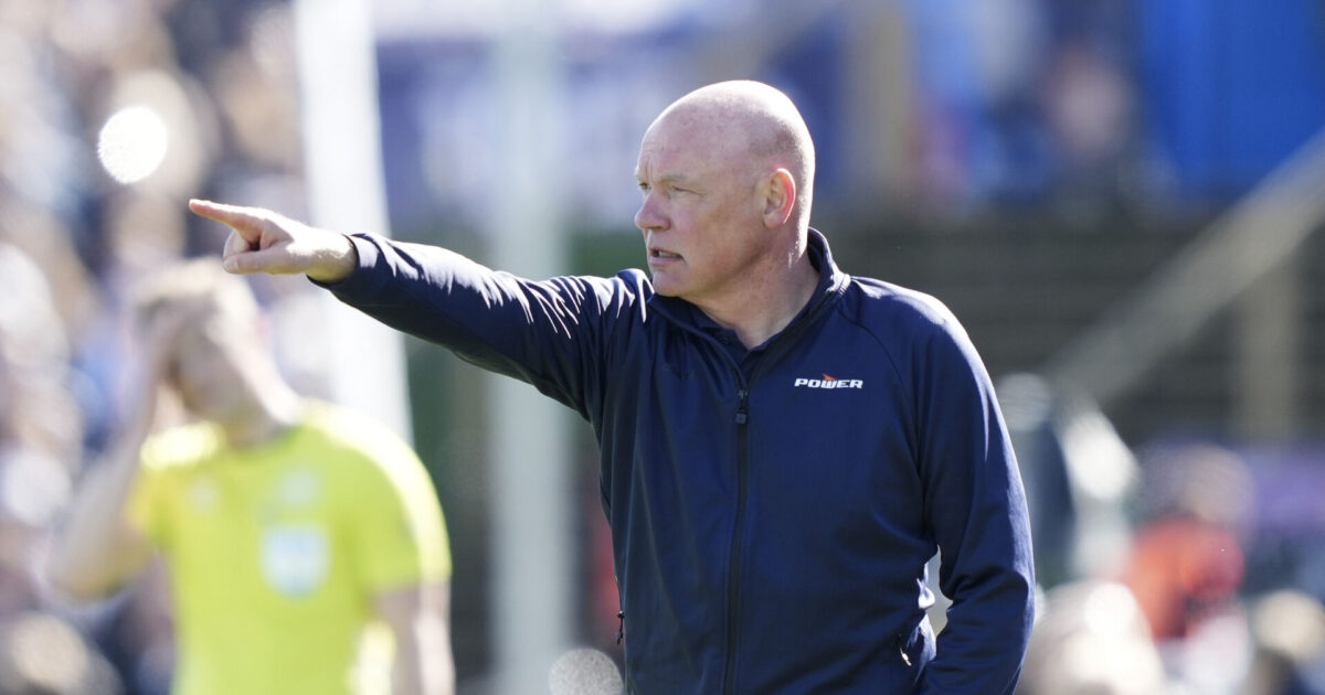 Uwe Rösler skal vende skuden: Håber han kan skabe stabilitet Uwe Rösler træner fra AGF under Superligakampen mellem AGF og FC København i mesterskabsspillet på Ceres Park Vejlby søndag den 27. april 2025