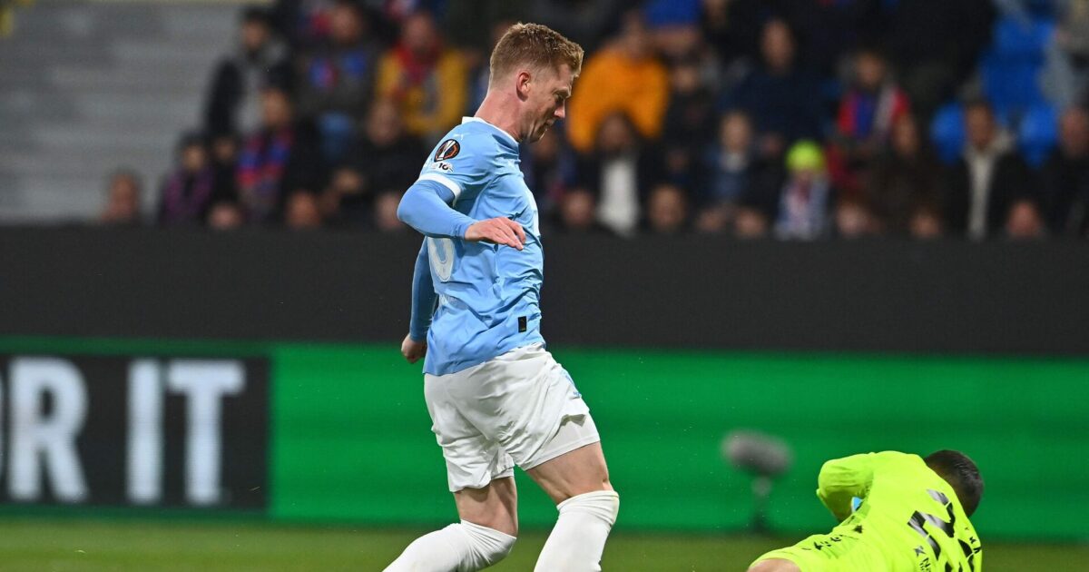 Grim kamp: Malmö-AC udgik med skade i øretæve Foto: Photo by Michal Cizek 