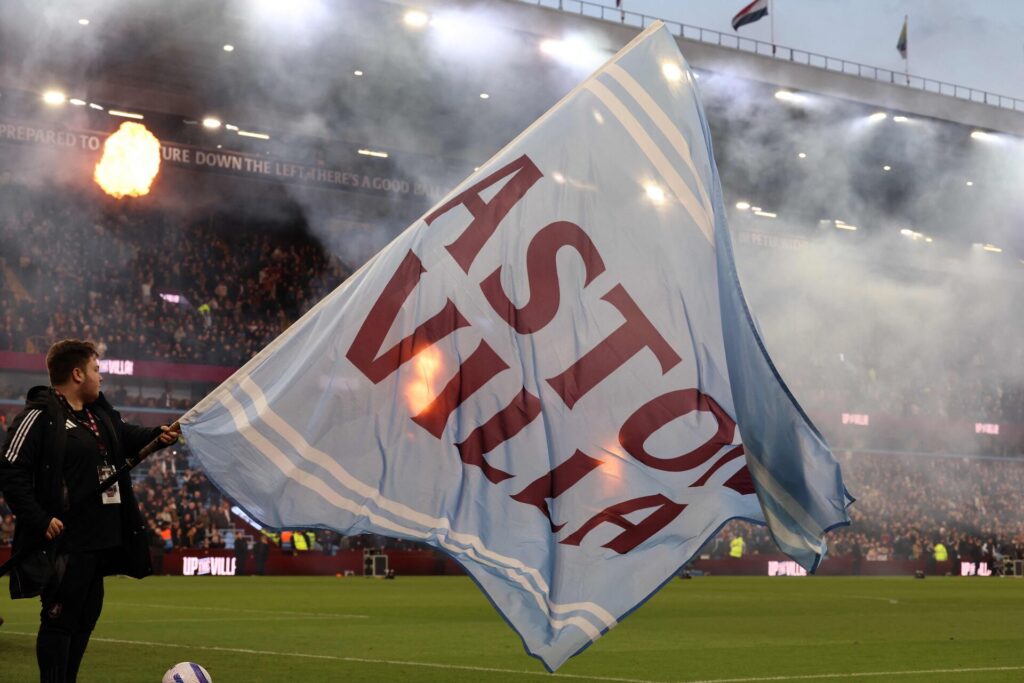 Et Aston Villa flag på Villa Park.