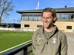 AGF's Felix Beijmo interviewes på Fredensvang.