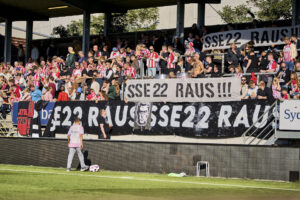 Aab fans i 22. minut under 1. divisionskampen mellem Lyngby Boldklub og AaB på Lyngby Stadion lørdag den 27. september 2025.