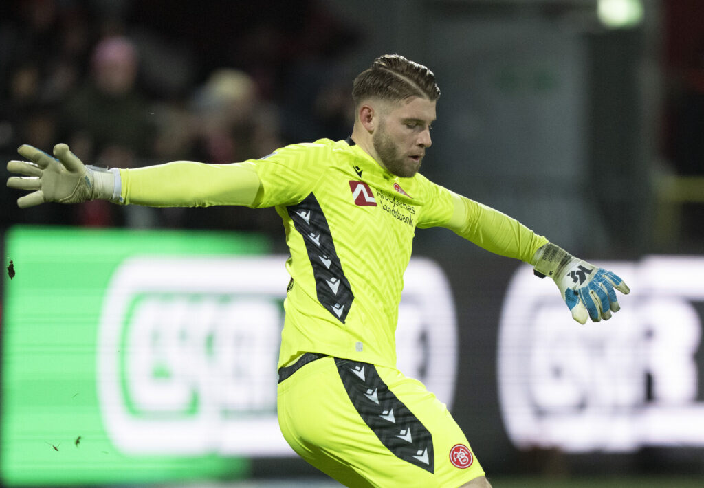 Müller sparker til bolden