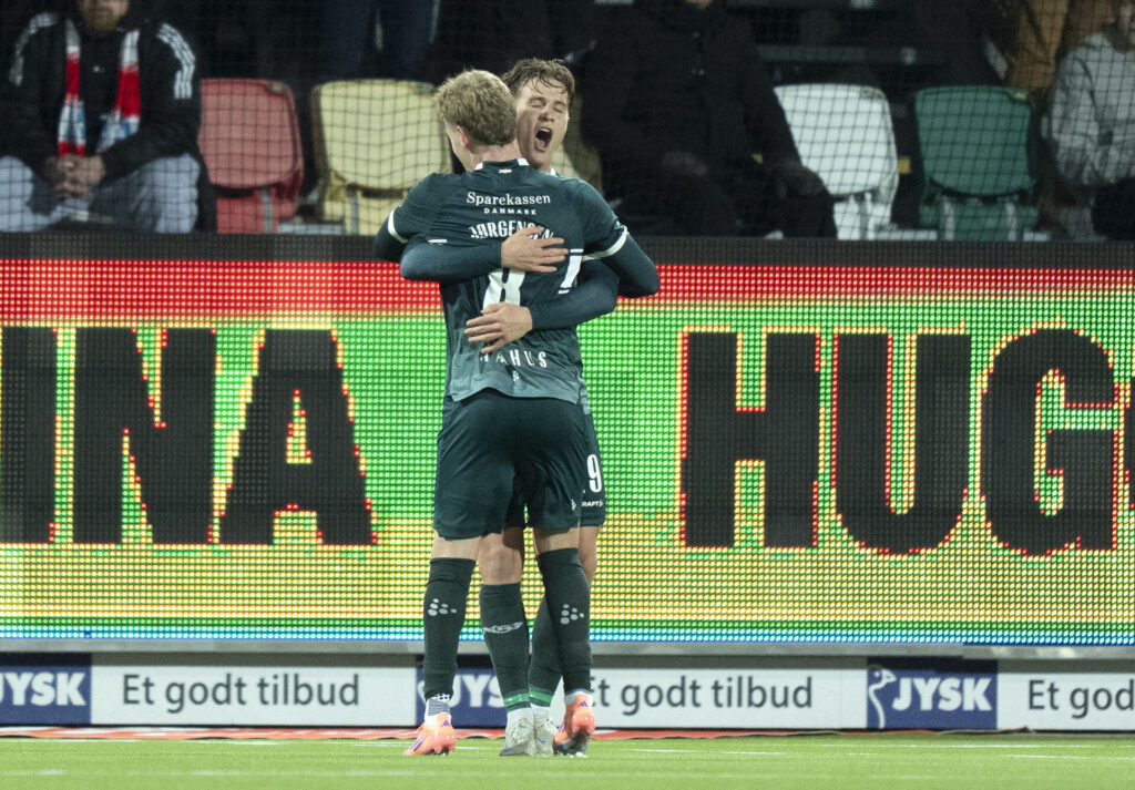 Rasmus Carstensen jubler efter scoring.