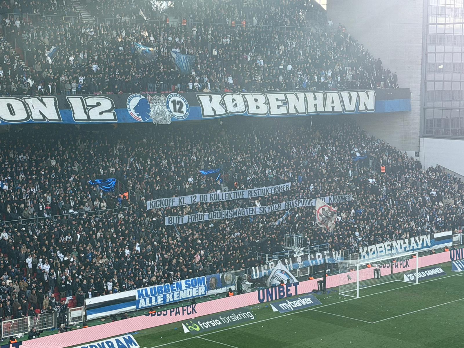 FCK-fans skyder med skarpt mod politiet foto
