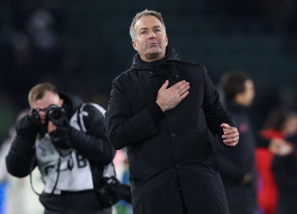 Kasper Hjulmand med hånde på brystet.