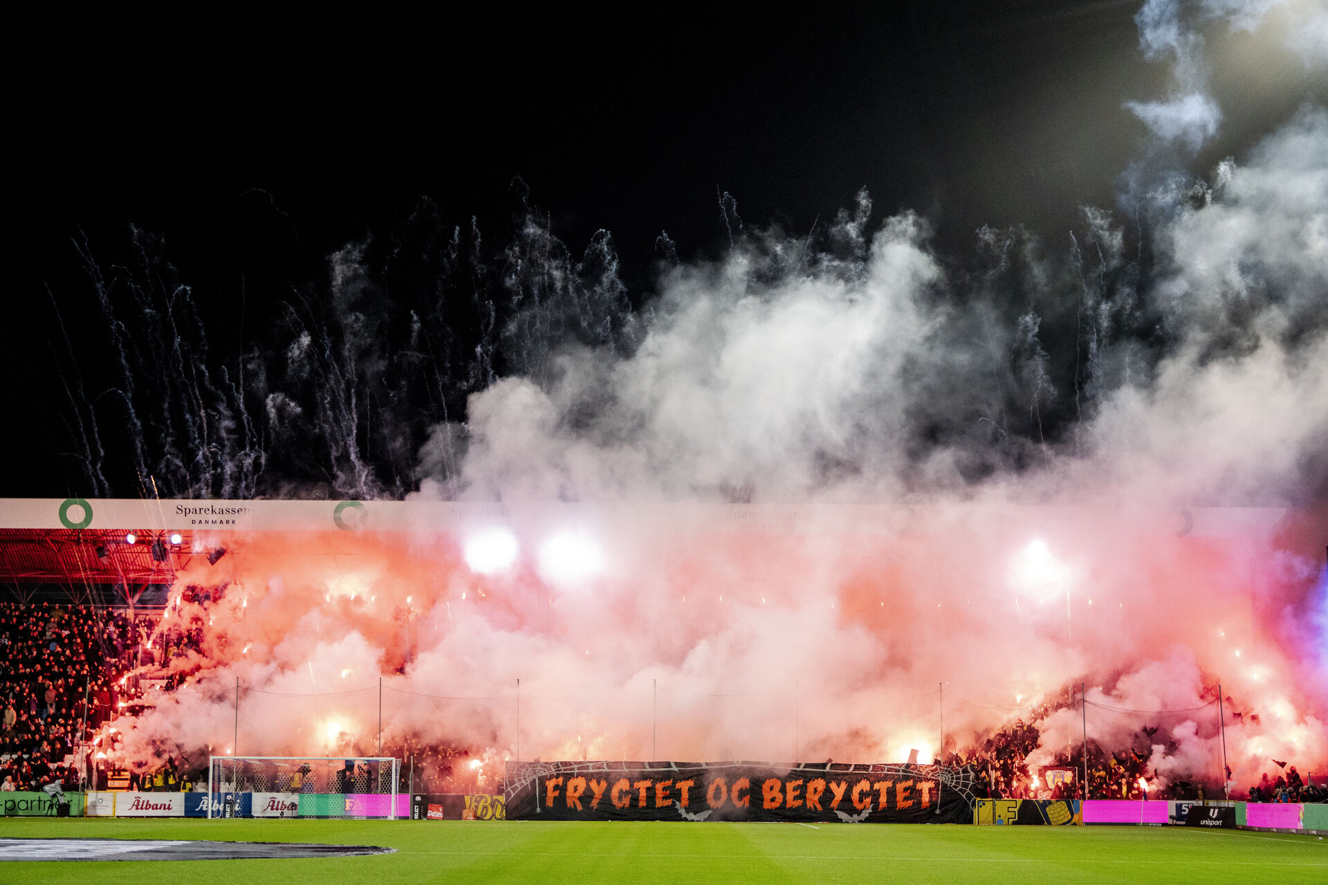 Sydsiden ramt: Brøndby straffes hårdt efter protest og pyro foto