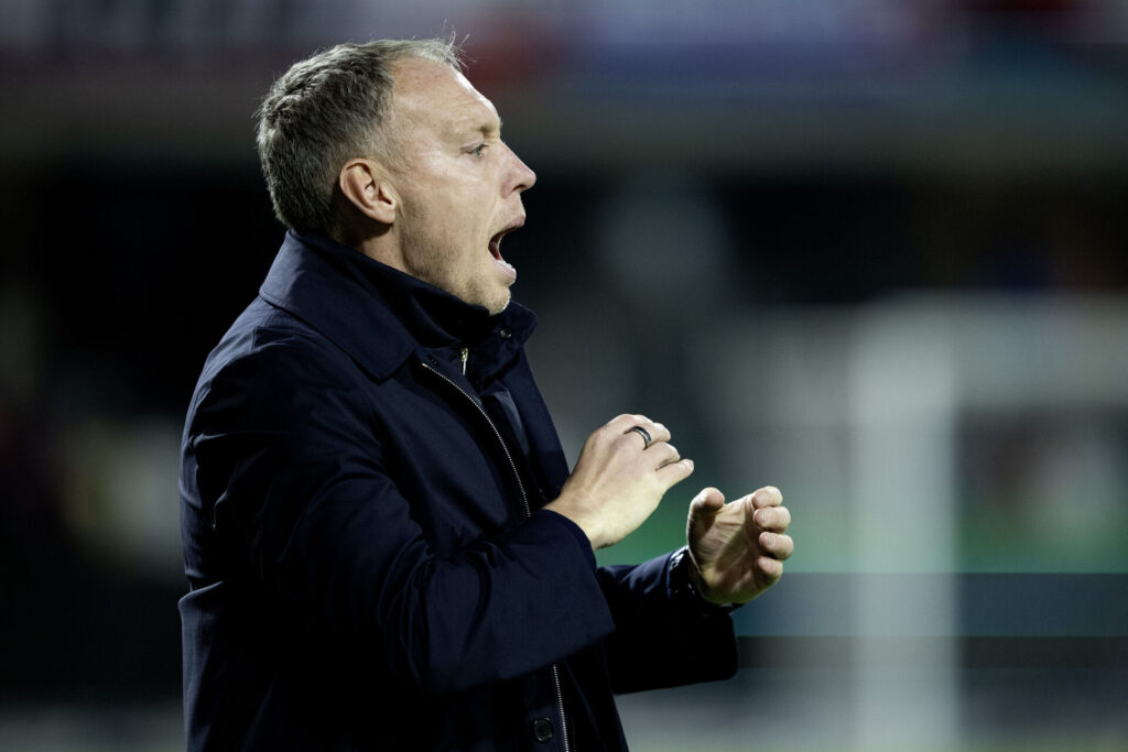 Steve Cooper på sidelinjen i Brøndby