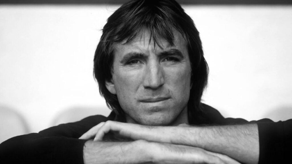 Billy Bonds med hovedet hvilende på sine hænder.