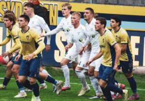 Brøndby-spillere i aktion mod Kolding-spillere i træningskamp.