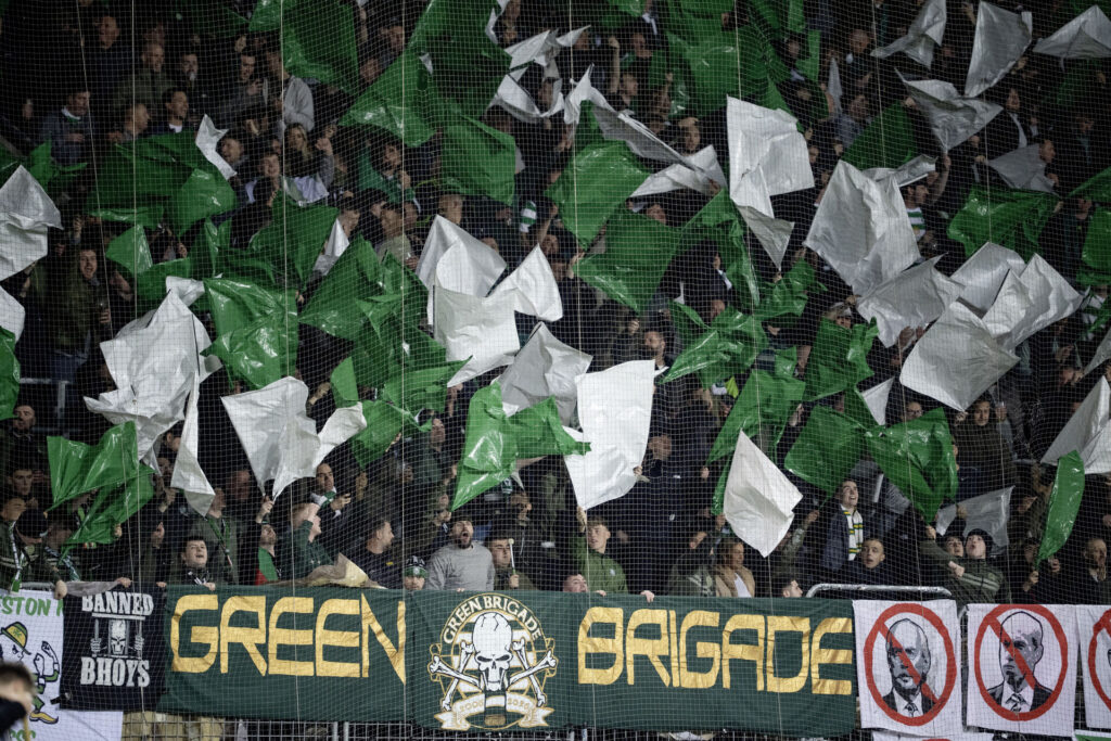 Celtics fans på plads på MCH Arena.