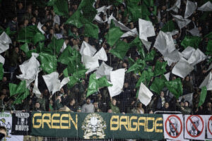 Celtics fans på plads på MCH Arena.