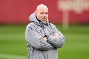 Brian Riemer med armene i kors