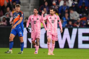 Lionel Messi med en knyttet næve.