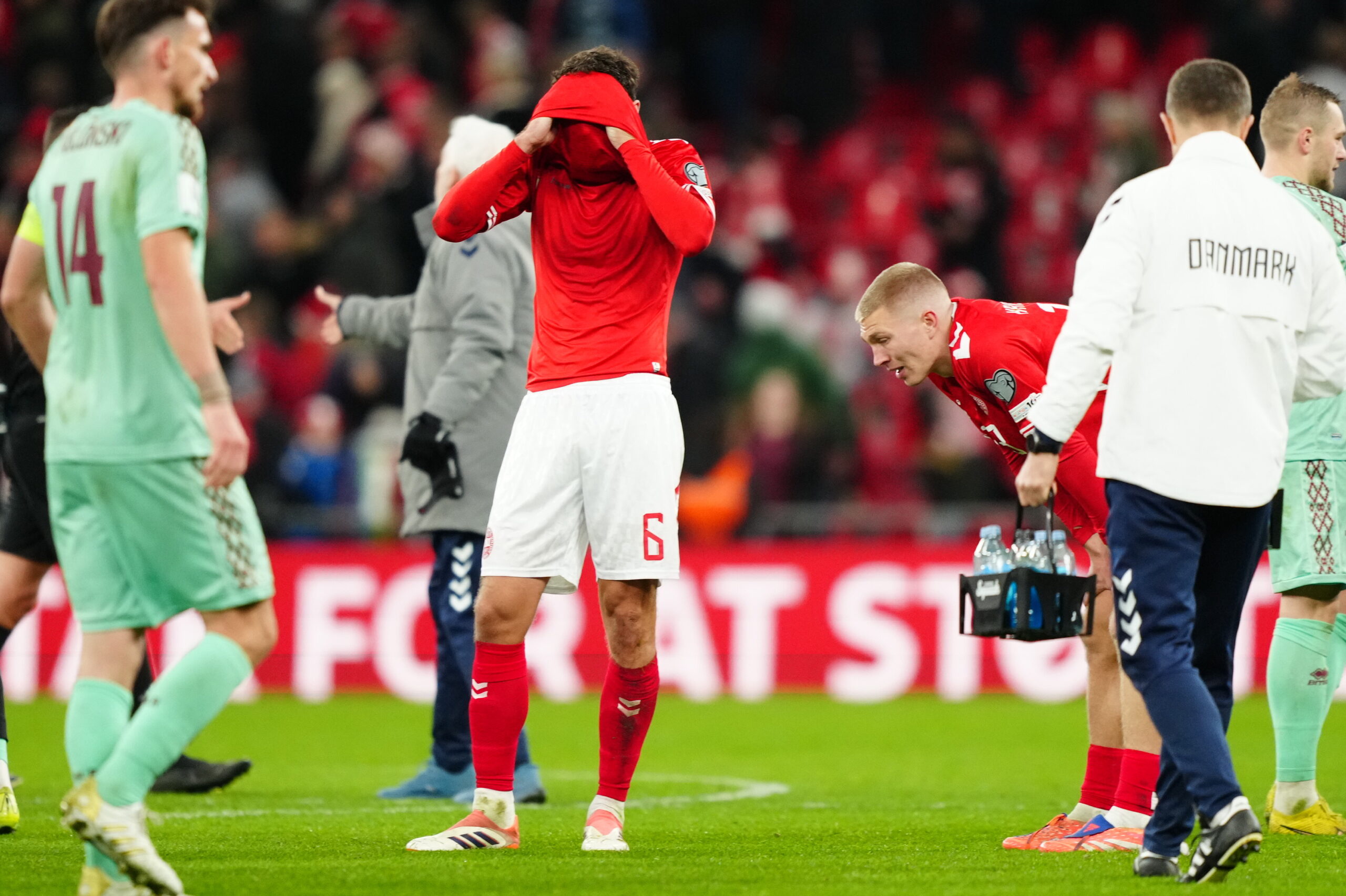 Pinligt, Danmark: Så fortjener I ikke VM! foto