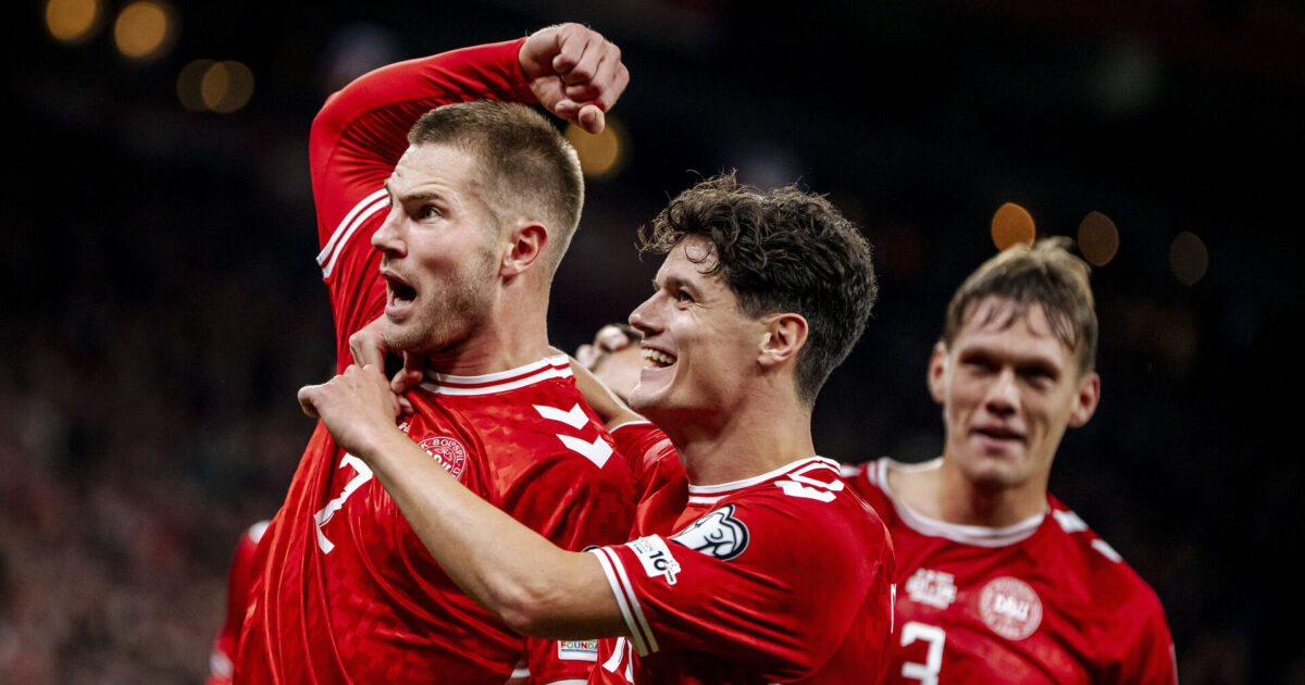 Brian Riemer frasorterer én til kampen mod Belarus Foto: Mads Claus Rasmussen/Ritzau Scanpix