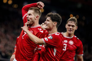 Joachim Andersen jubler efter scoring for Danmark.