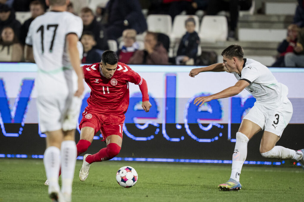 Adam Daghim i aktion for det danske U21-landshold.