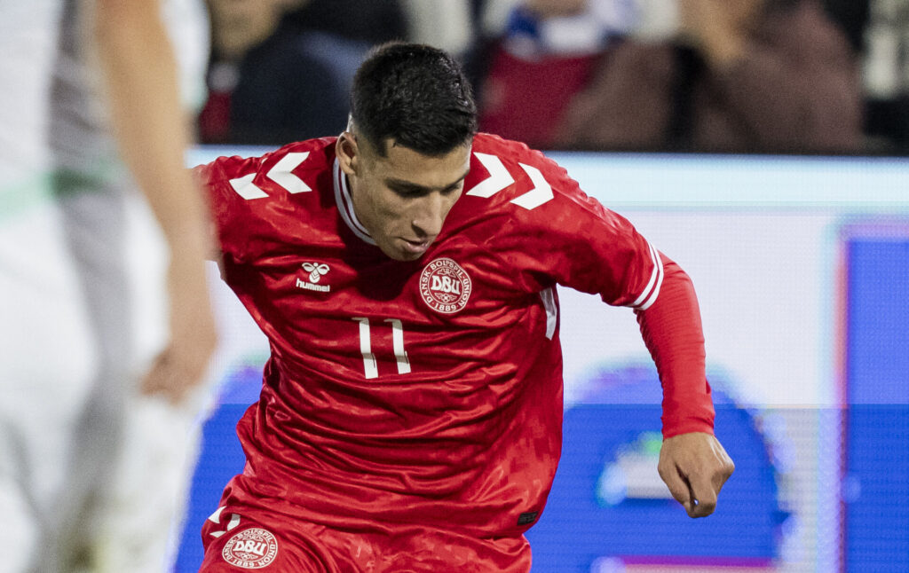 Daghim i løb med bolden