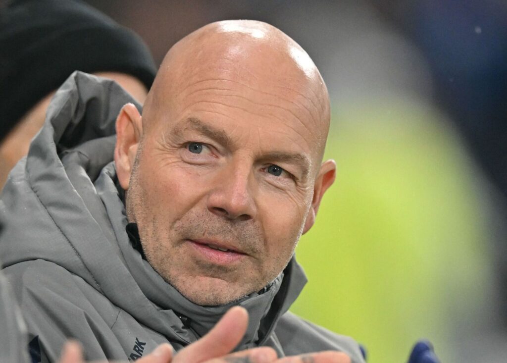 Riemer stirrer i sin trøje