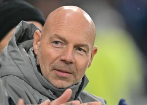 Riemer stirrer i sin trøje