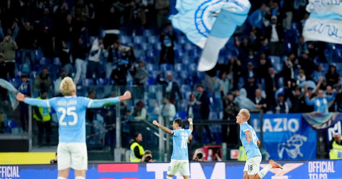 Hellig velsignelse – Lazio tager usædvanlige midler i brug epa12501303 Lazio's Gustav Isaksen celebrates scoring the 1-0 goal during the Italian Serie A soccer match between SS Lazio and Cagliari Calcio, in Rome, Italy, 03 November 2025. EPA/GIUSEPPE MAFFIA