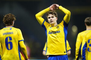 Jacob Ambæk jubler over en scoring.