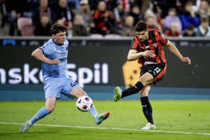 Adam Gabriel i færd med en afslutning.