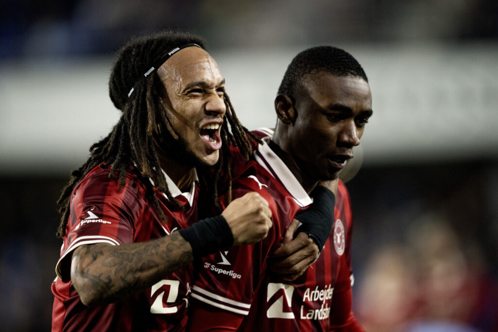 FC Midtjyllands Kevin Mbabu og Denil Castillo fejrer en scoring