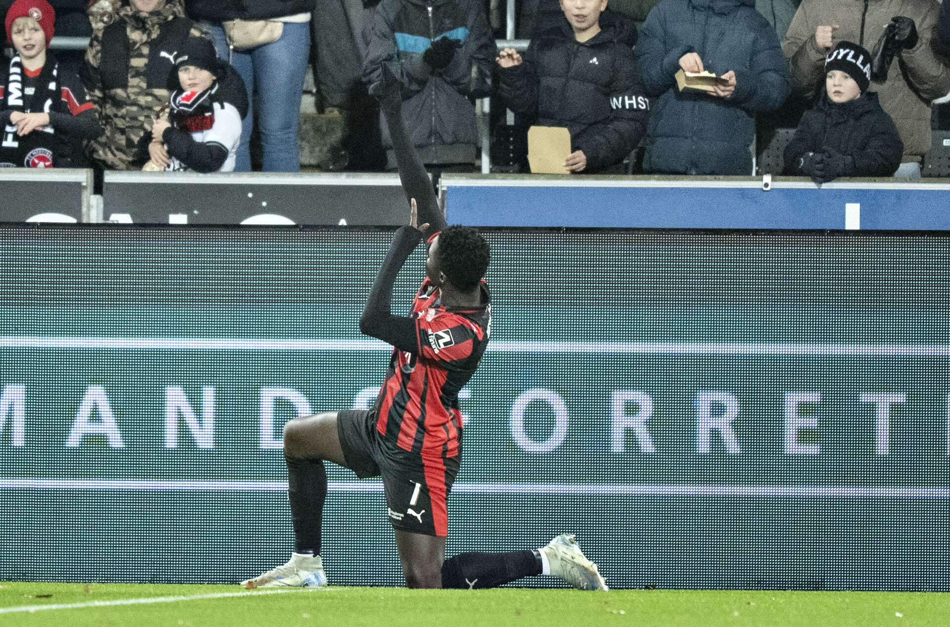 FCM-stjerne humpede efter mål: Dansede rundt efter kampen foto