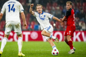 Mads Emil Madsen undr en kamp for FCK.