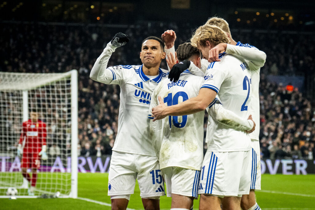 Mads Emil Madsen, Robert Silva og Marcos Lopez i Parken mod Kairat Almaty.