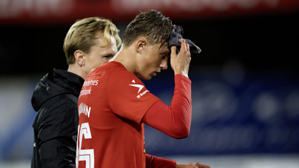 Noah Markmann tager sig til hovedet