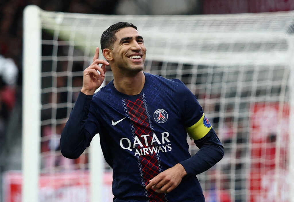 Achraf Hakimi fejrer en scoring for PSG